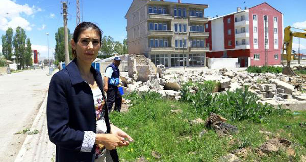 HDP'li Eş Başkan Suna Atabay tutuklandı