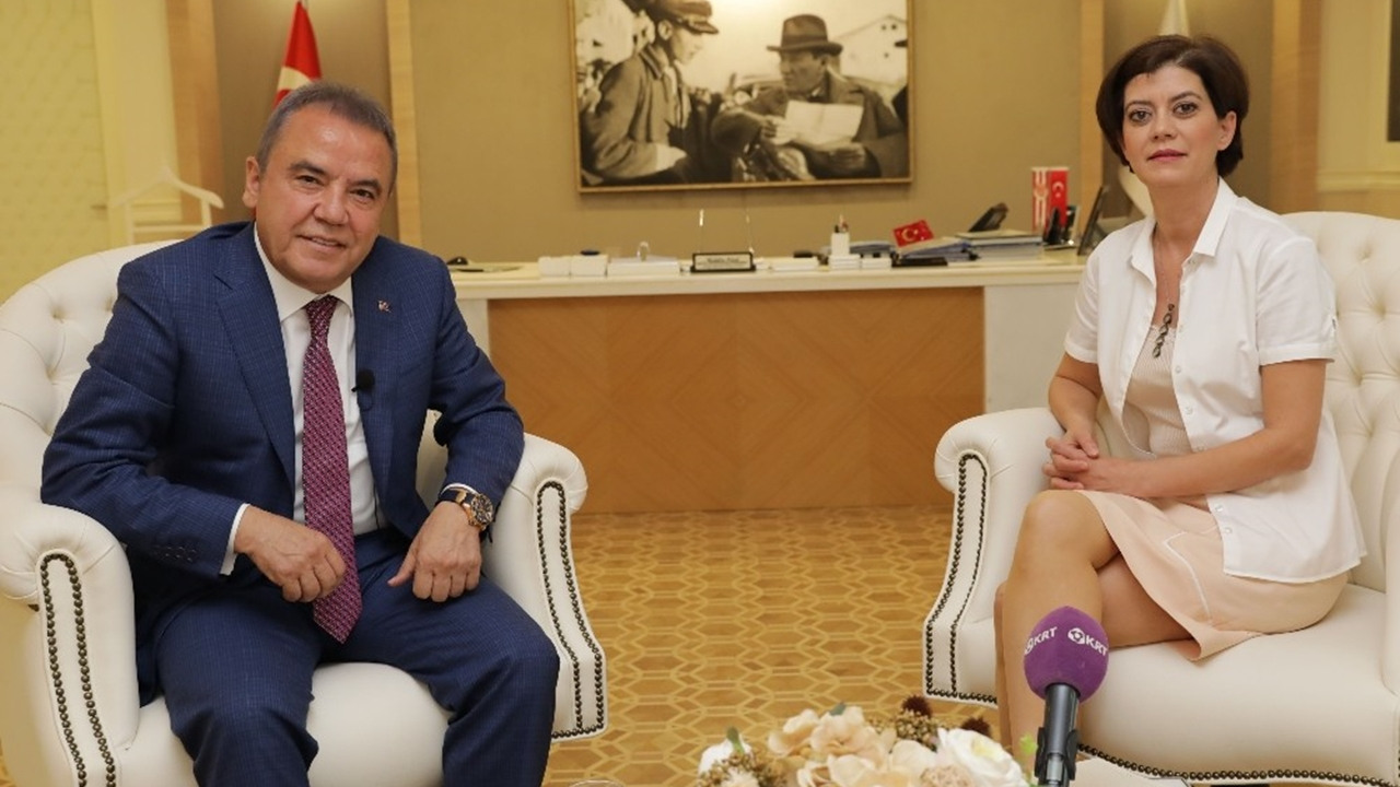 Antalya'da Muhittin Böcek: "Geçmiş dönemden kalan 11 proje beklemeye alındı "