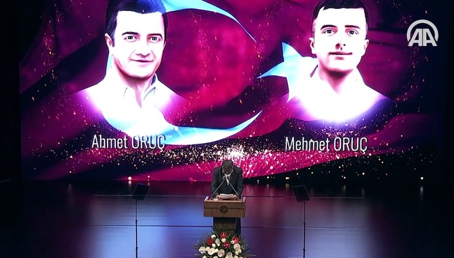 Şehit babasından Cumhurbaşkanı Erdoğan'ı ağlatan şiir...