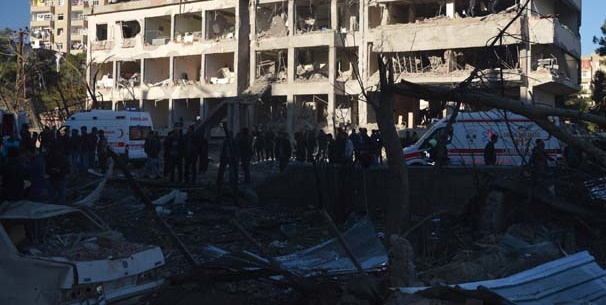 Bombalı aracın önünü kesip kapıyı açtı ve bağırdı: ''Bomba var!''