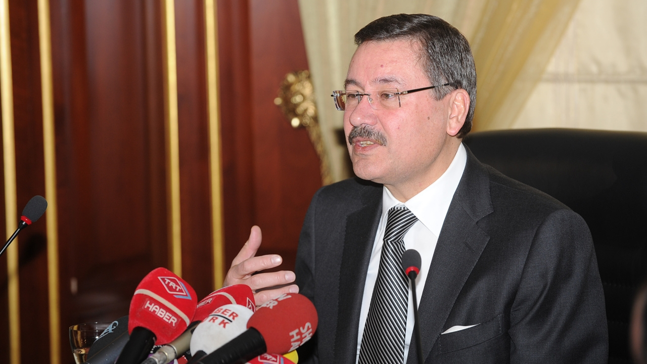 Melih Gökçek'ten çok konuşulacak mesaj...