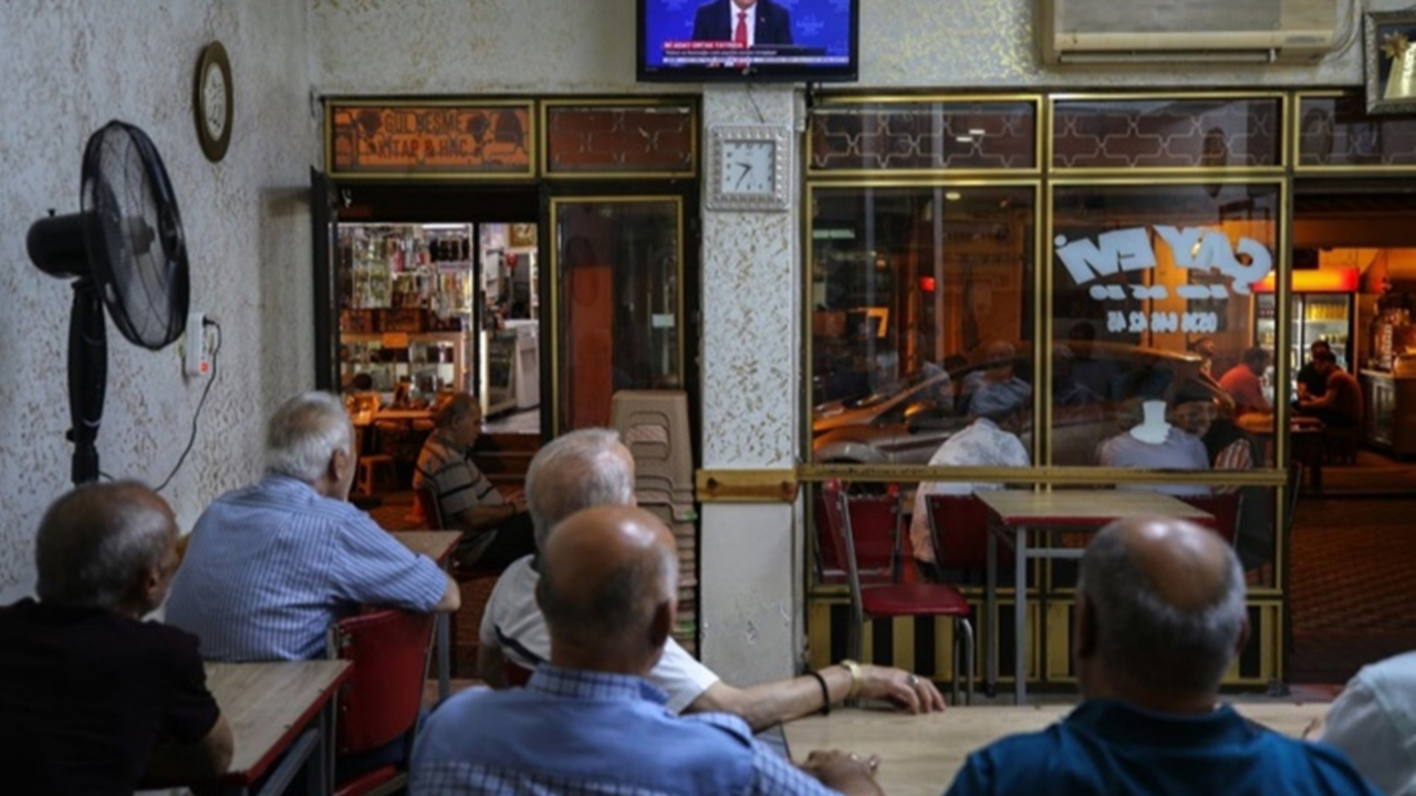 Tarihi ortak yayın kahvehaneleri doldurdu!