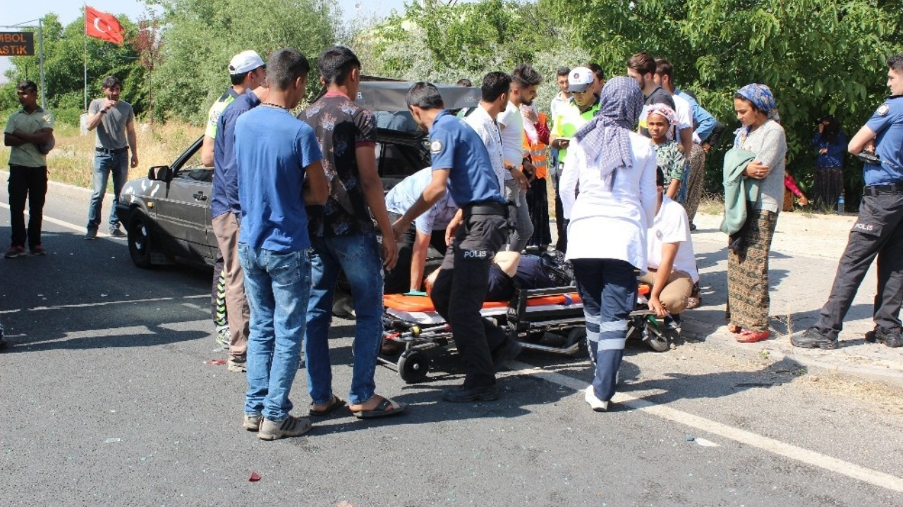 Elazığ’da otomobiller çarpıştı!