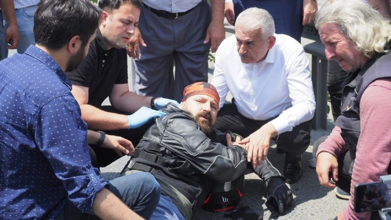Kaza geçiren motosikletliye Yıldırım yardım!