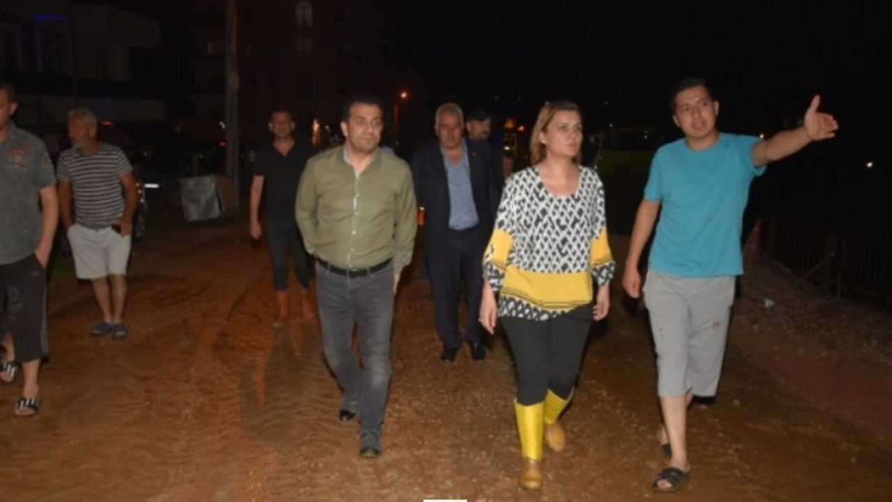 Kocaeli'de Başkan Fatma Kaplan Hürriyet, sel mağdurlarını yalnız bırakmadı