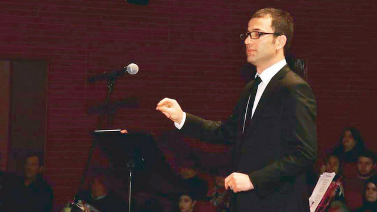 CHP'li belediye mezarcı olmayan orkestra şefini kovdu!