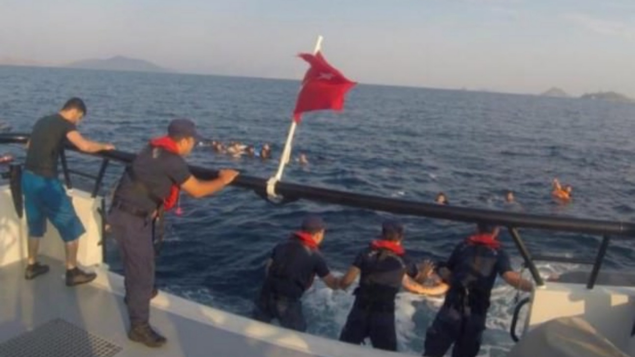 Göçmenleri taşıyan tekne Bodrum açıklarında battı!