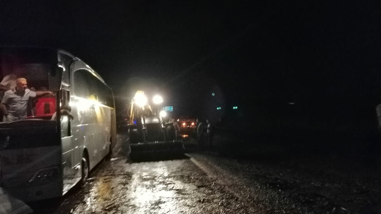 Kırıkkale-Yozgat kara yolu trafiğe kapatıldı...