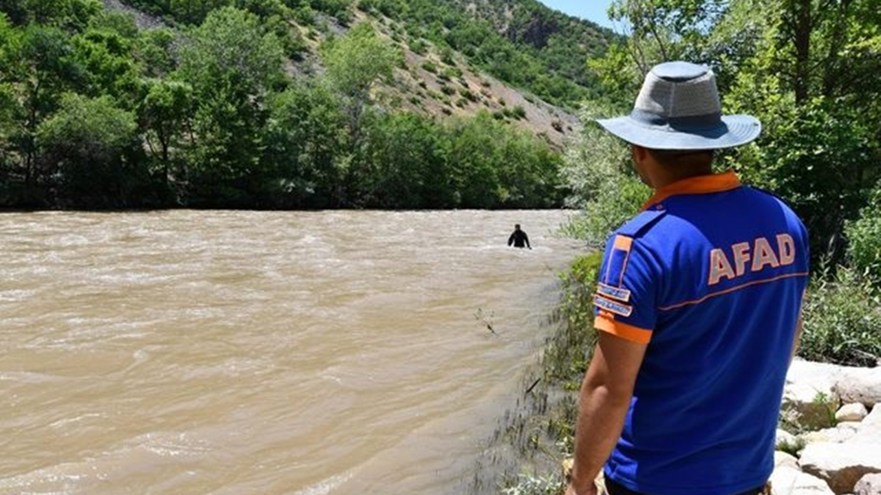 Tunceli'de Vali Tuncay Sonel, kaybolan genci arama çalışmalarını takip etti