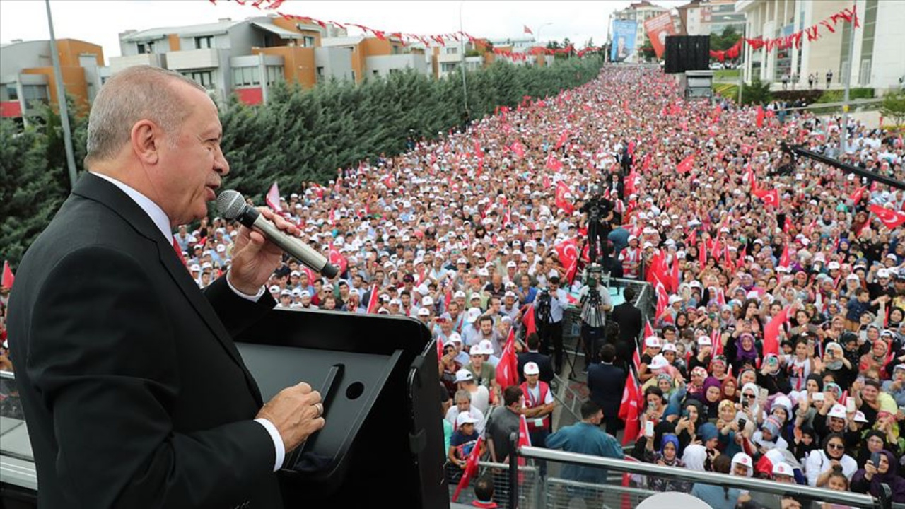 Erdoğan: "Hırsız kendini bildiği için çırpınıp duruyor."