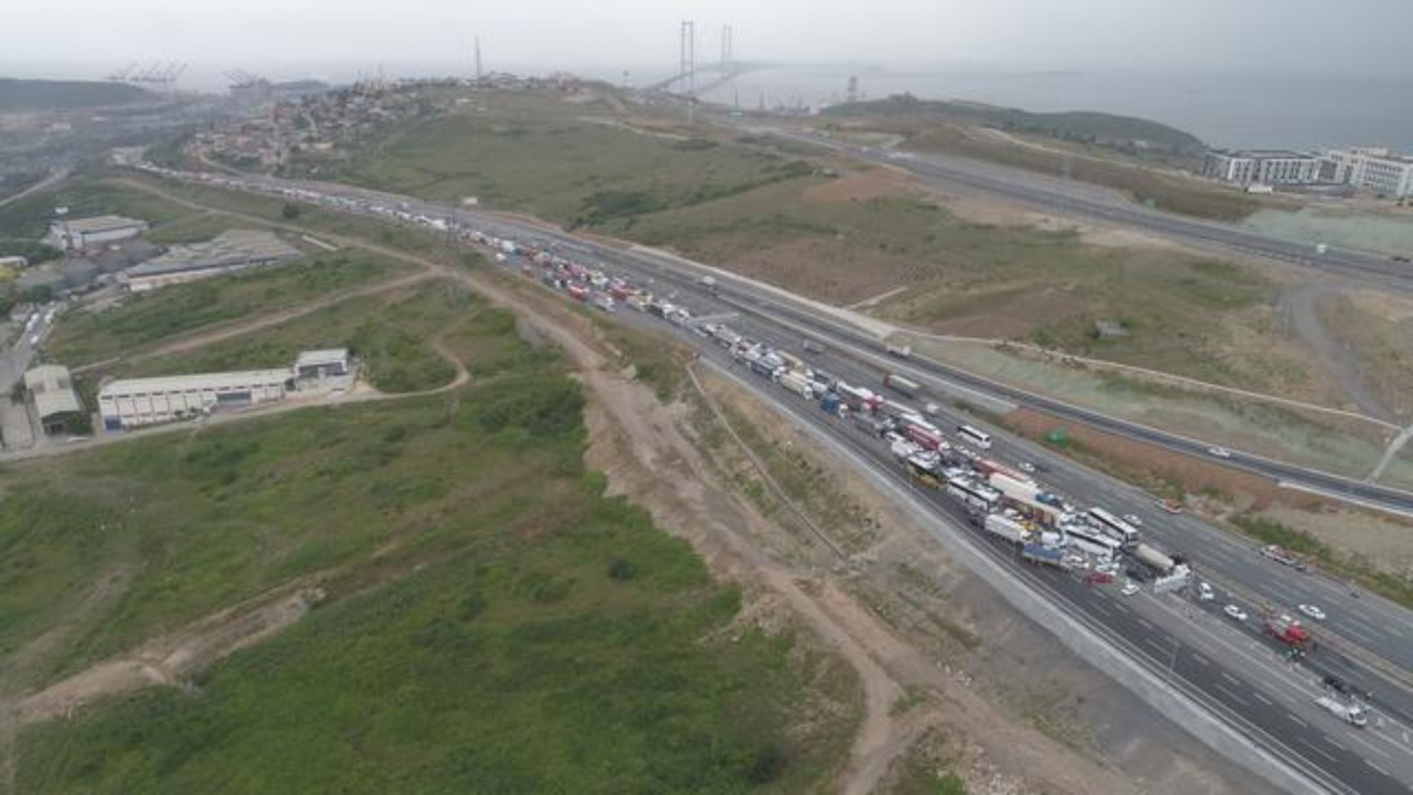 TEM'de feci kaza: Kilometrelerce kuyruk oluştu!