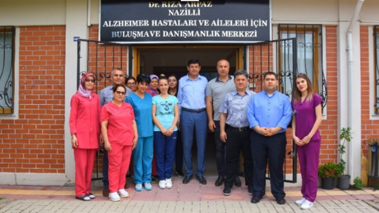 Aydın'da Başkan Kürşat Engin Özcan Alzheimer Merkezi’ni ziyaret etti