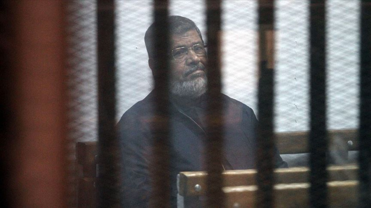 "Mursi'yi kafes içinde ölüme terk ettiler"