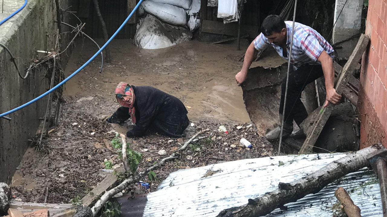 Araklı'da sel faciası: 3 ölü, 7 kayıp...