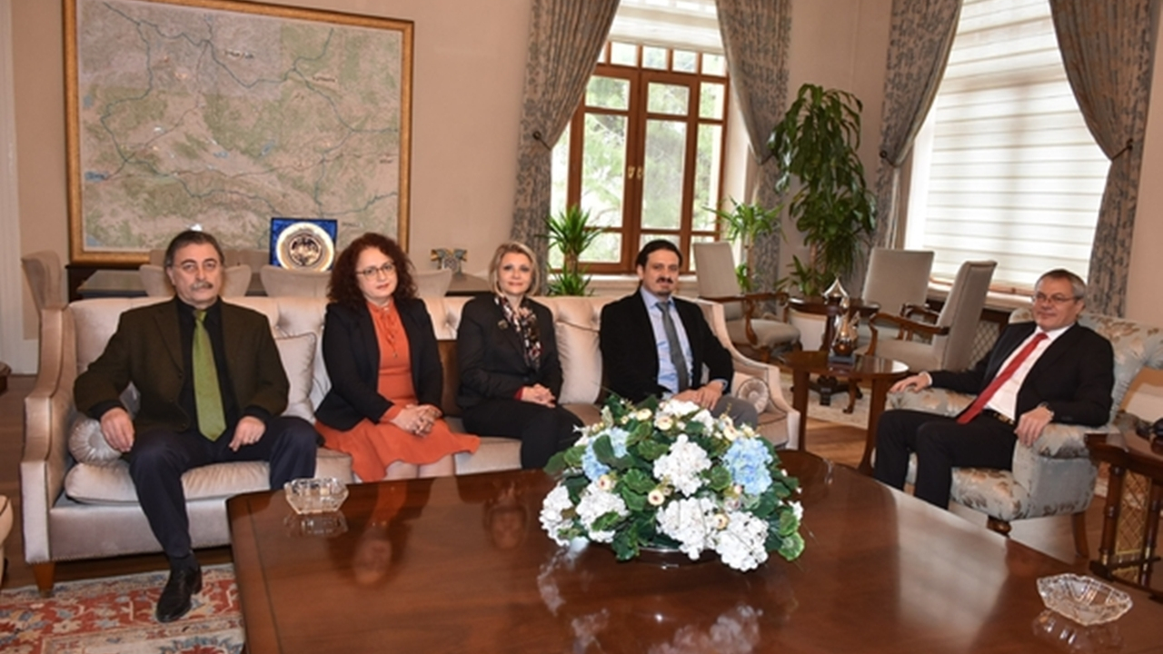 Manisa'da Vali Ahmet Deniz konuklarını ağırladı