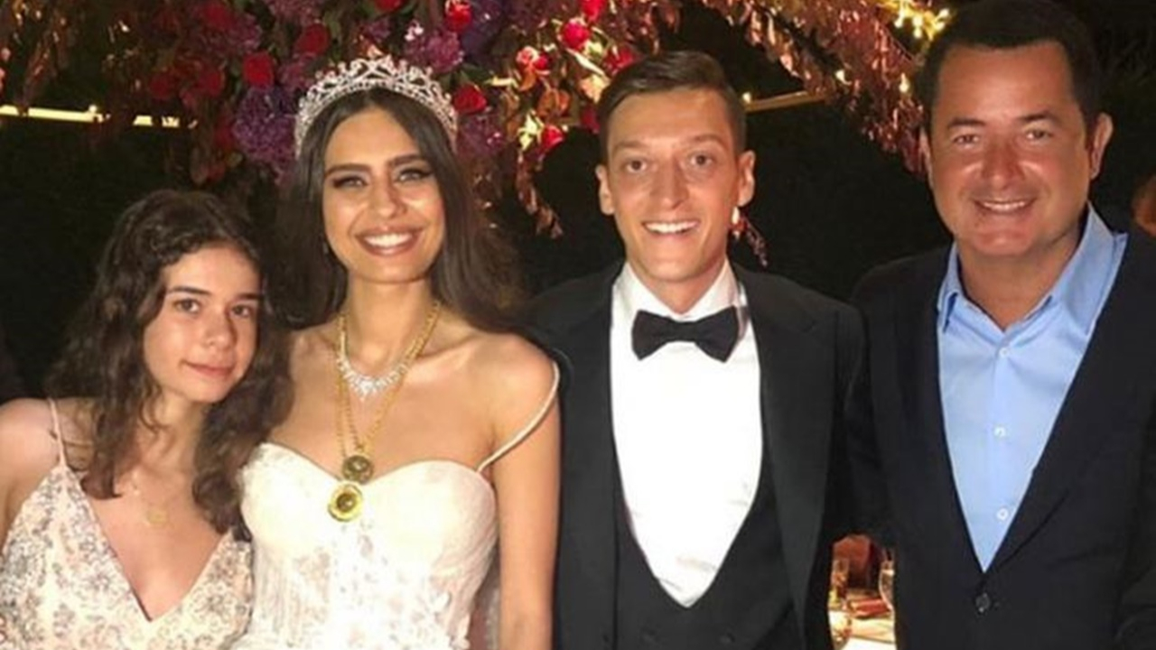 Acun Ilıcalı, Özil çiftiyle yemekte!