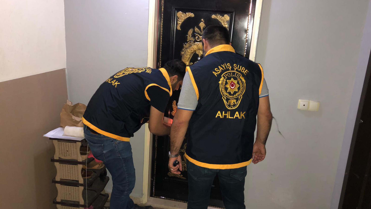 Adıyaman'da fuhuş baskını: 9 gözaltı