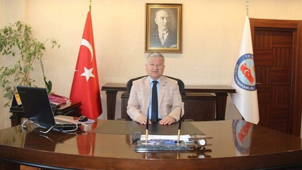 Kayseri'de Kaymakam Murat Duru 2. Üniversiteyi Onur Belgesi alarak aitirdi