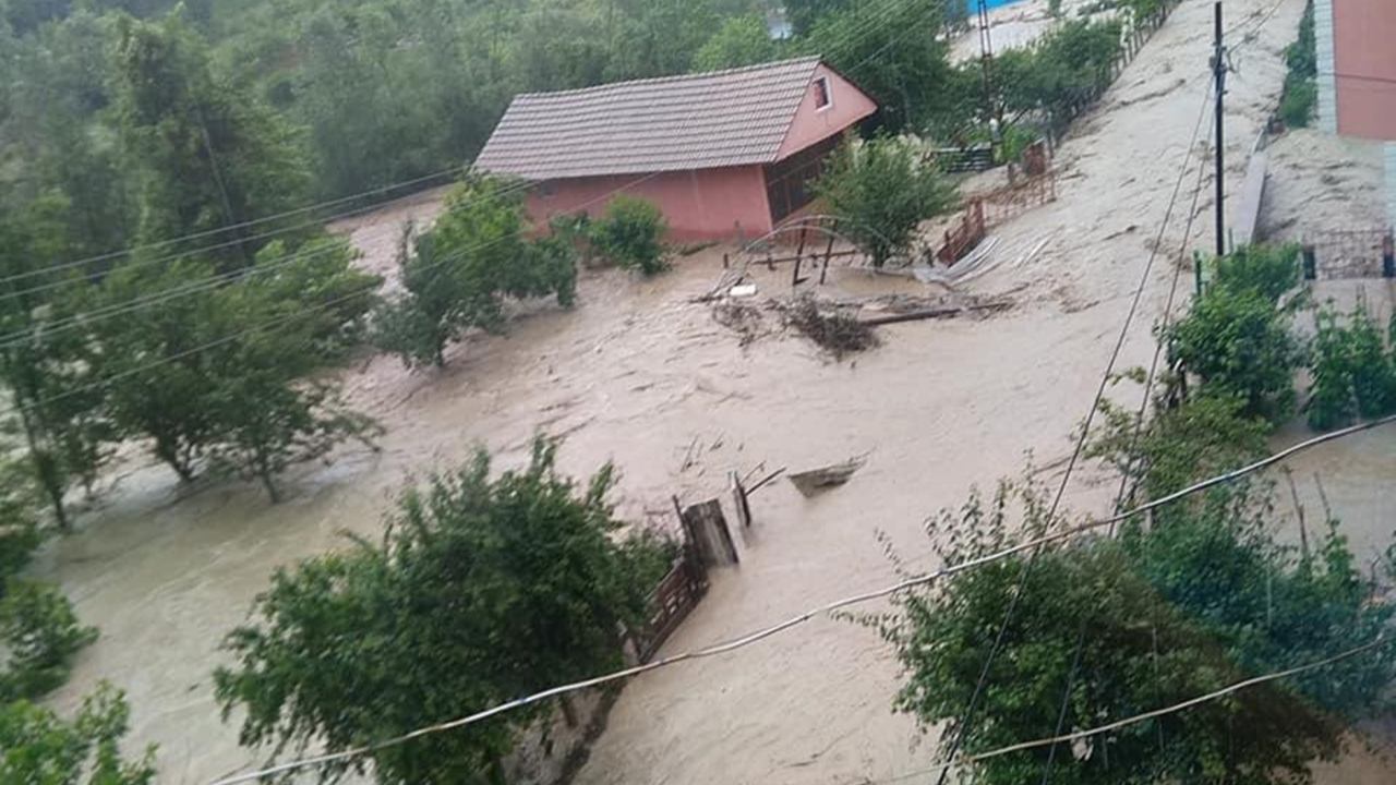 Bartın'ı sel vurdu: 2 kayıp...