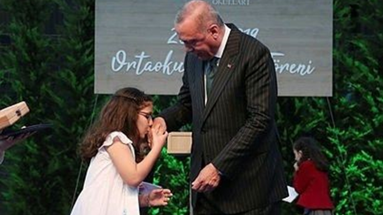 Cumhurbaşkanı Erdoğan torununun mezuniyet törenine katıldı!