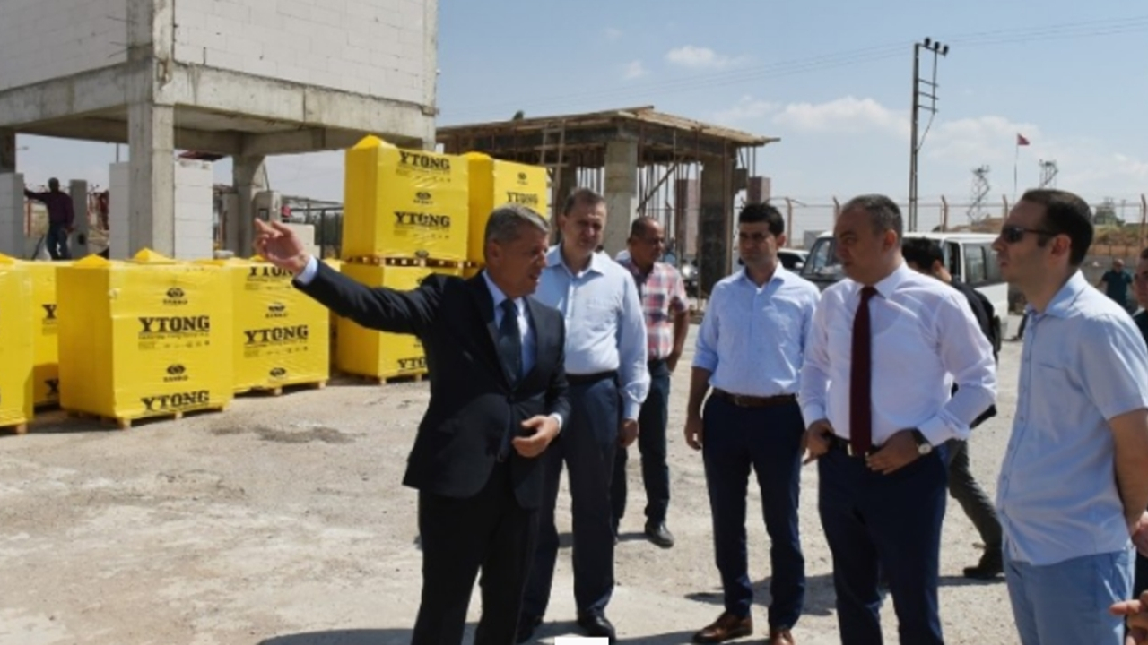 Kilis'te Vali Recep Soytük, modernleştirilen sınır kapısını inceledi