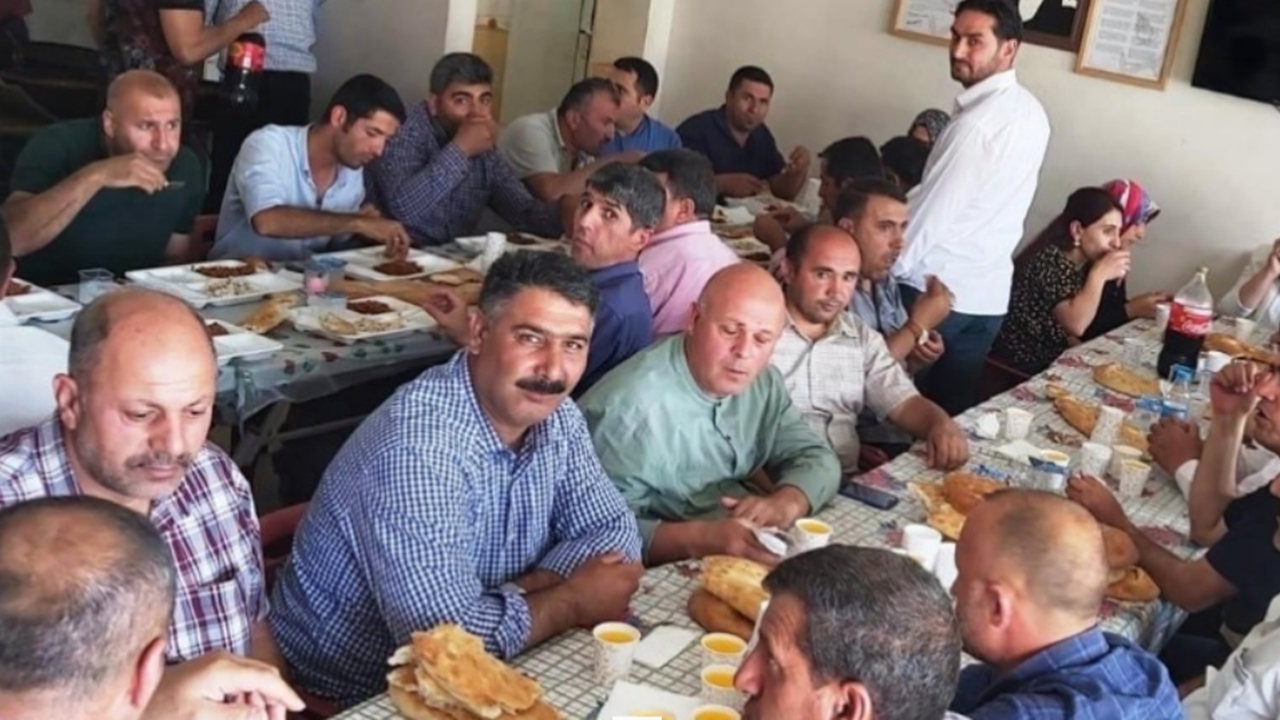 Van'da Başkan Yıldız Çetin, temizlik personeliyle yemekte buluştu