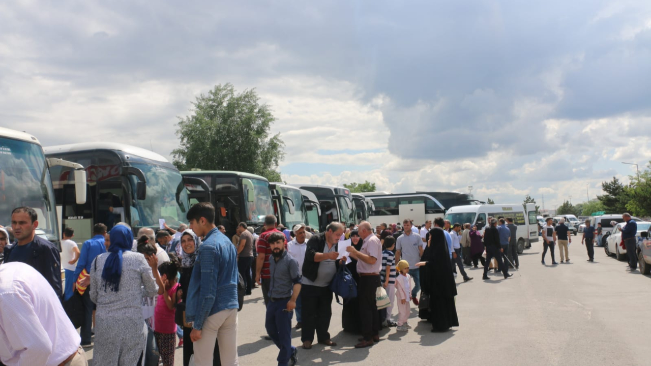 6 bin Sivaslı oy vermek için yola çıktı...