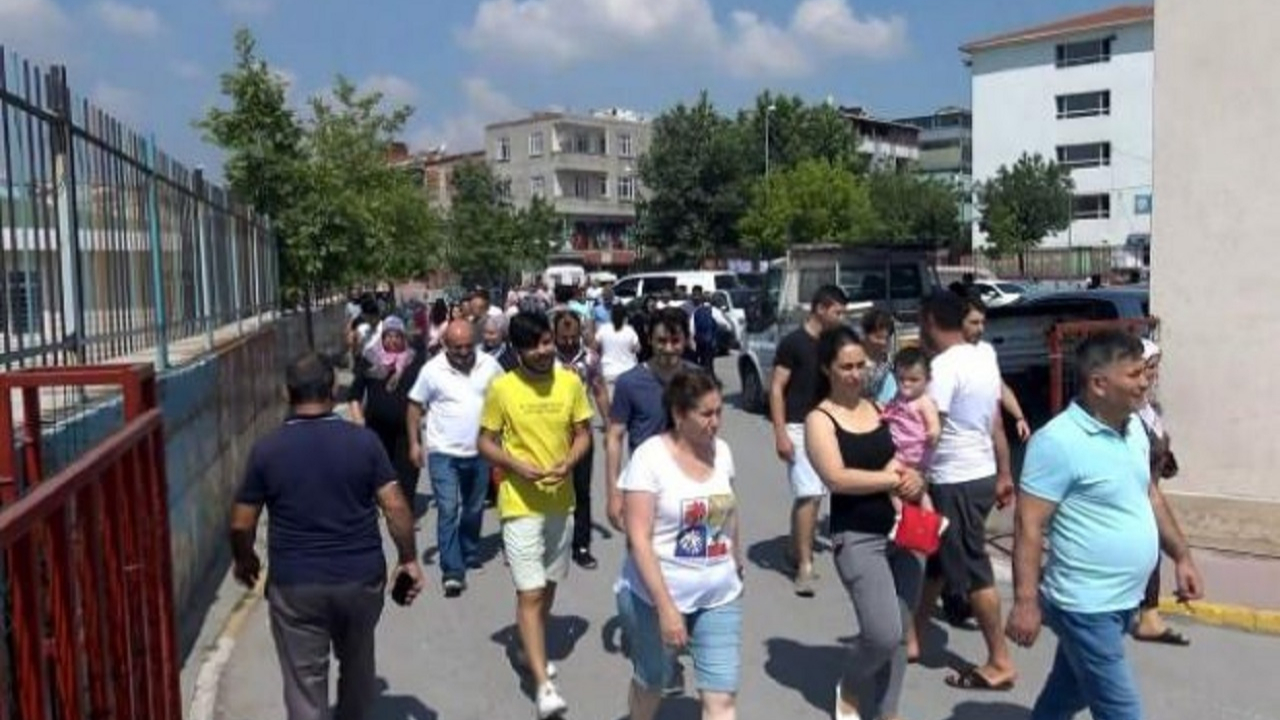 Bu okulda 18 bin 450 kişi oy kullandı!