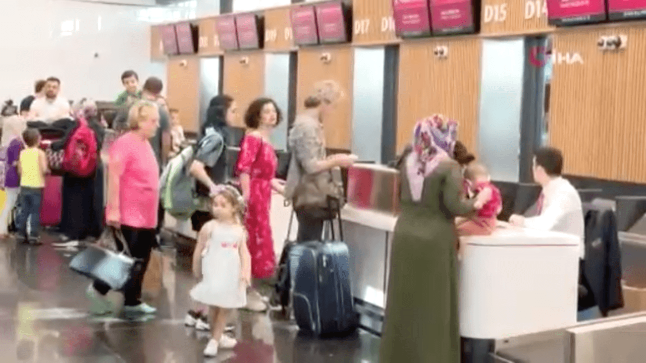 Oyunu kullanan vatandaşlar tatile gitmek için havalimanına akın etti!