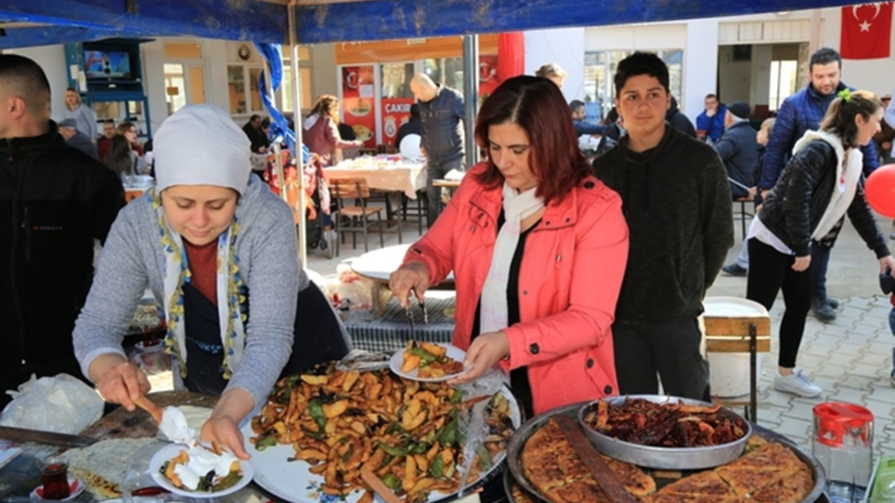 Aydın'da Başkan Özlem Çerçioğlu, Çakırbeyli Köy Pazarını ziyaret etti