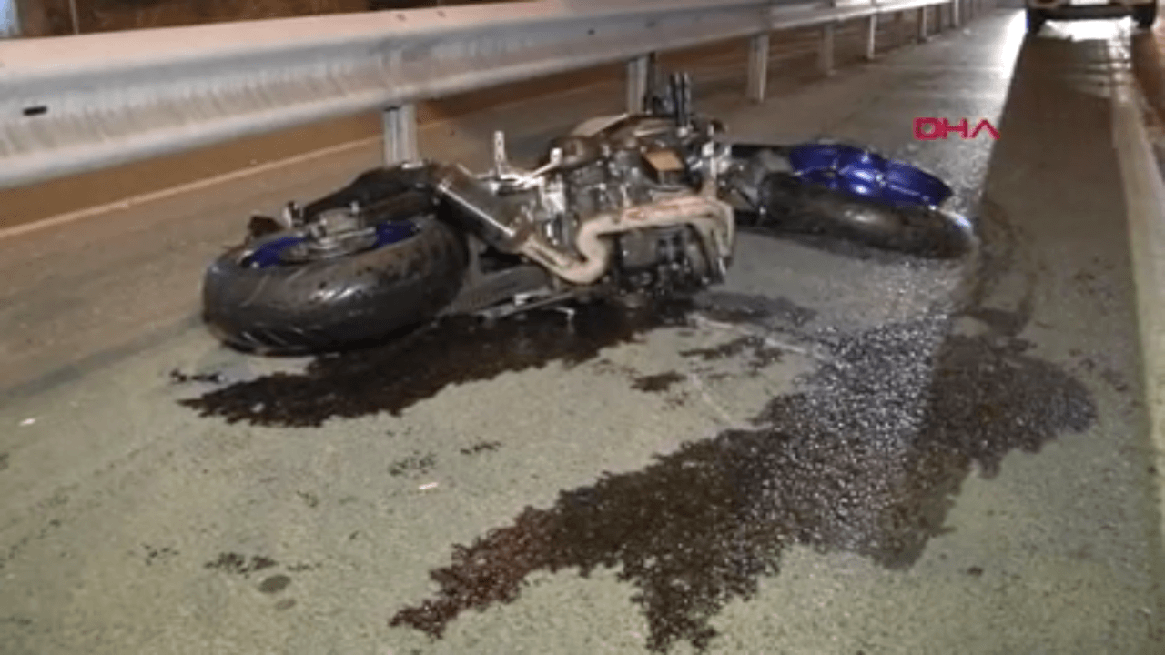 Üsküdar'da otomobil motosiklet konvoyuna çarptı!