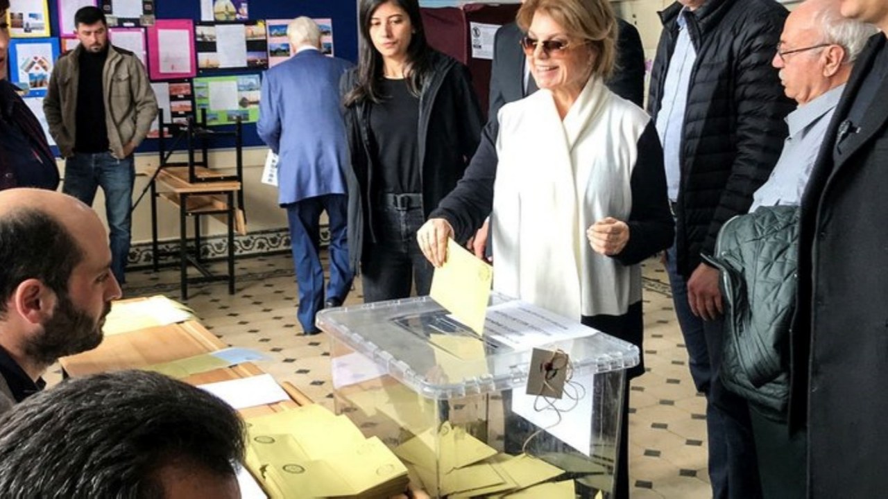 Eski Başbakan Tansu Çiller oyunu kullandı!