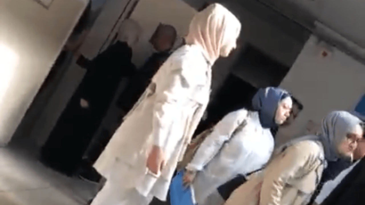 Başörtülü kadına CHP'lilerden çirkin hareket!