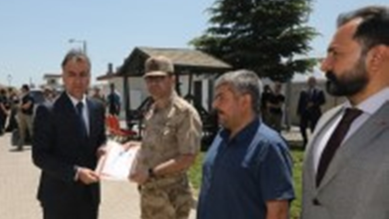 Bitlis'te Vali Oktay Çağatay’dan JÖH timine başarı belgesi
