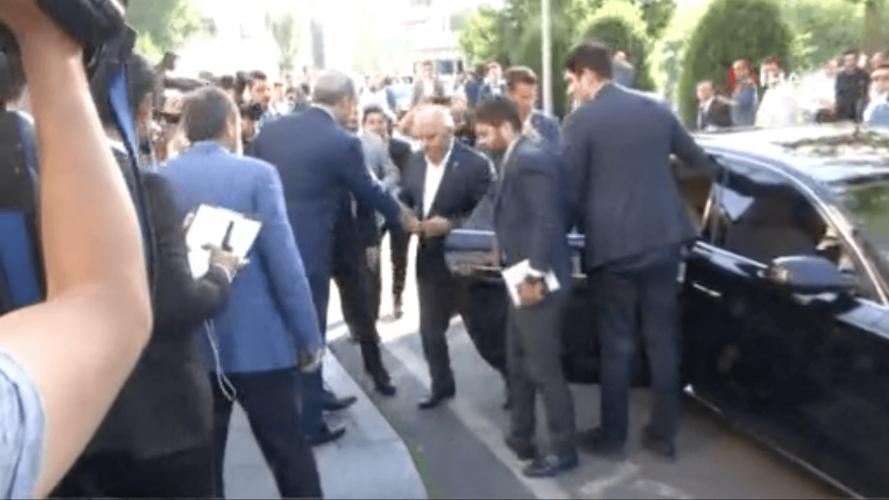 Binali Yıldırım, AK Parti İstanbul İl Başkanlığı'na geldi