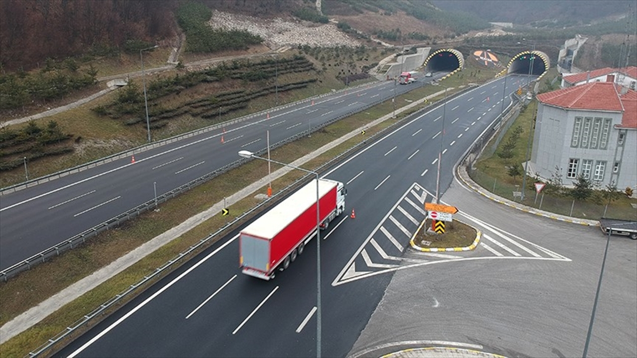 Kaynaşlı-Bolu Tüneli arası trafiğe kapatıldı...