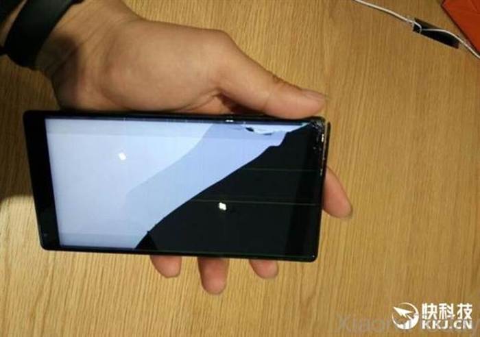 iPhone'a rakip gösterilen akıllı telefon Xaomi tam bir hayal kırıklığı