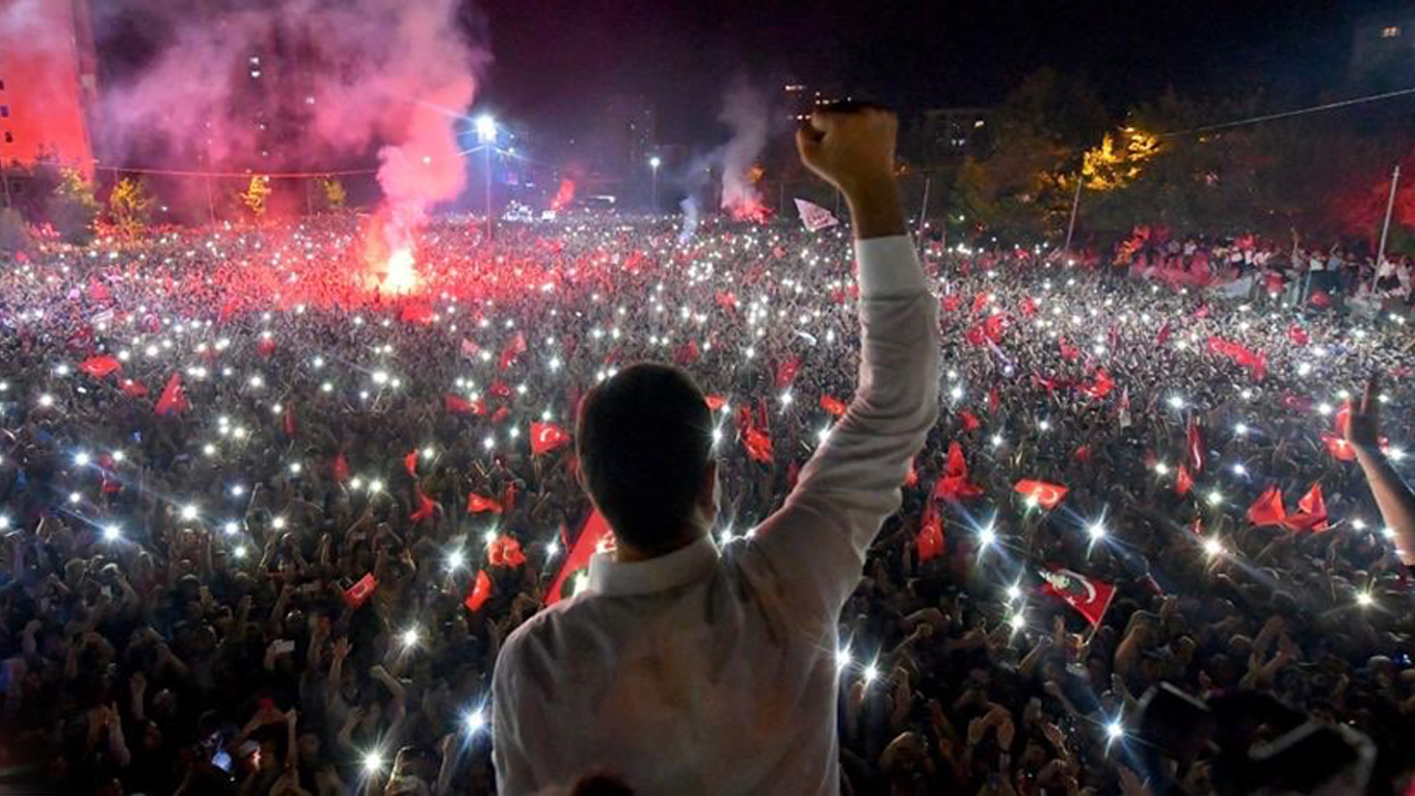 AK Parti'li vekil kırmadan, dökmeden uyardı...