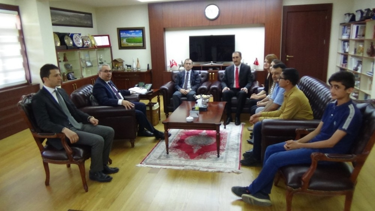 Muş'ta Vali İlker Gündüzöz, LGS birincilerini tebrik etti