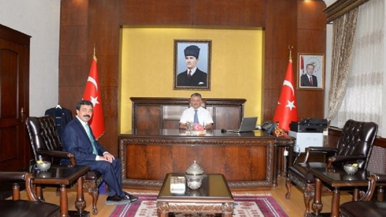 Balıkesir'de Rektör Saffet Köse, Vali Ersin Yazıcı’yı ziyaret etti