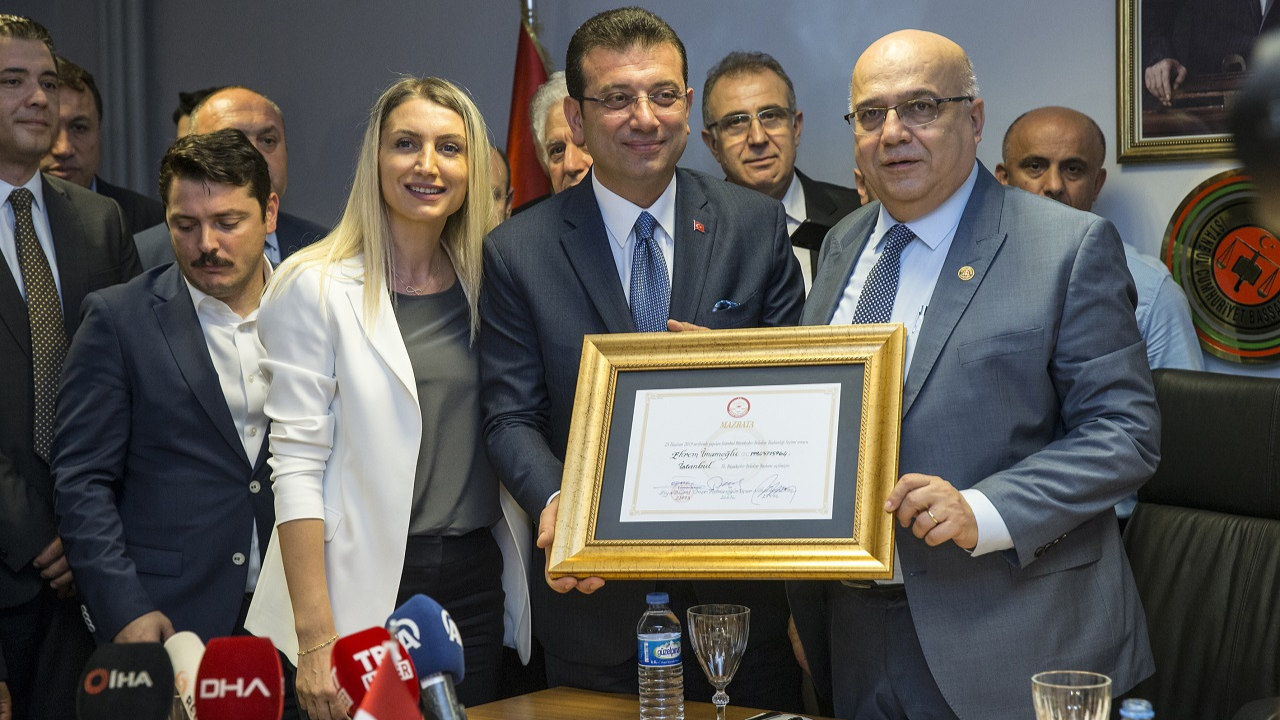 Ekrem İmamoğlu görevi devraldı...