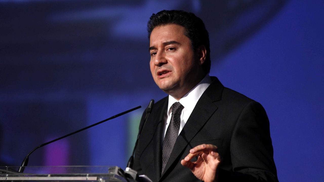 Varank: Yaptığı FETÖ’ye göz kırpmaktan başka bir şey değil!