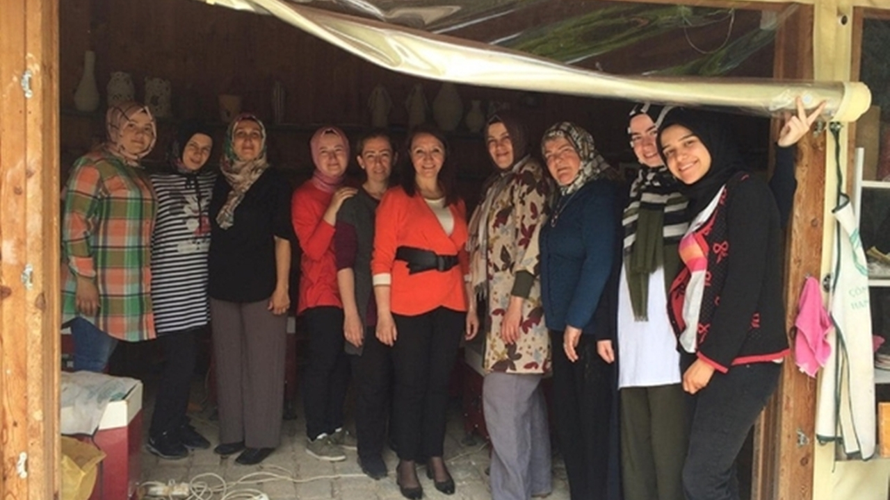 Bilecik'te Başkan Zekiye Tekin kursiyerler ile kahvaltıda buluştu.