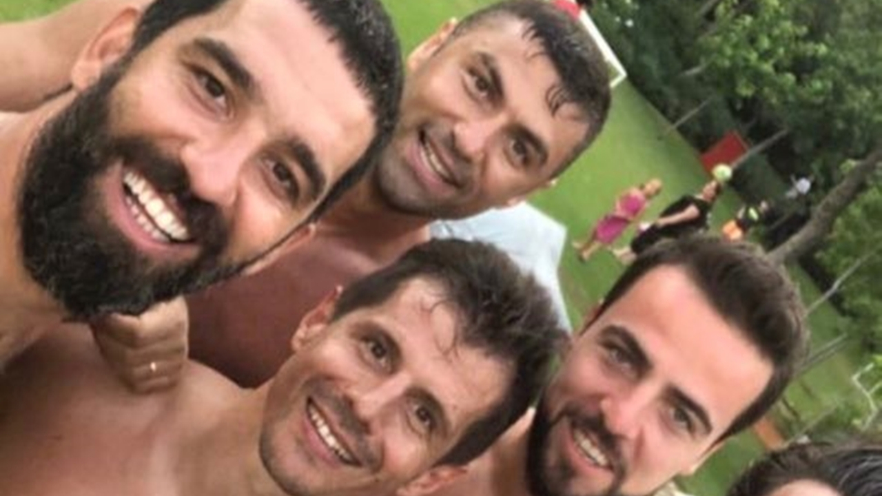 Ünlü futbolcular tatilde bir araya geldi!