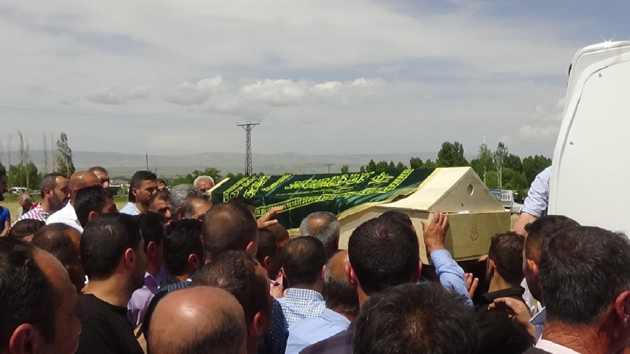 Öldü denen çocuk yaşıyor, yaşıyor sanılan gömüldü!