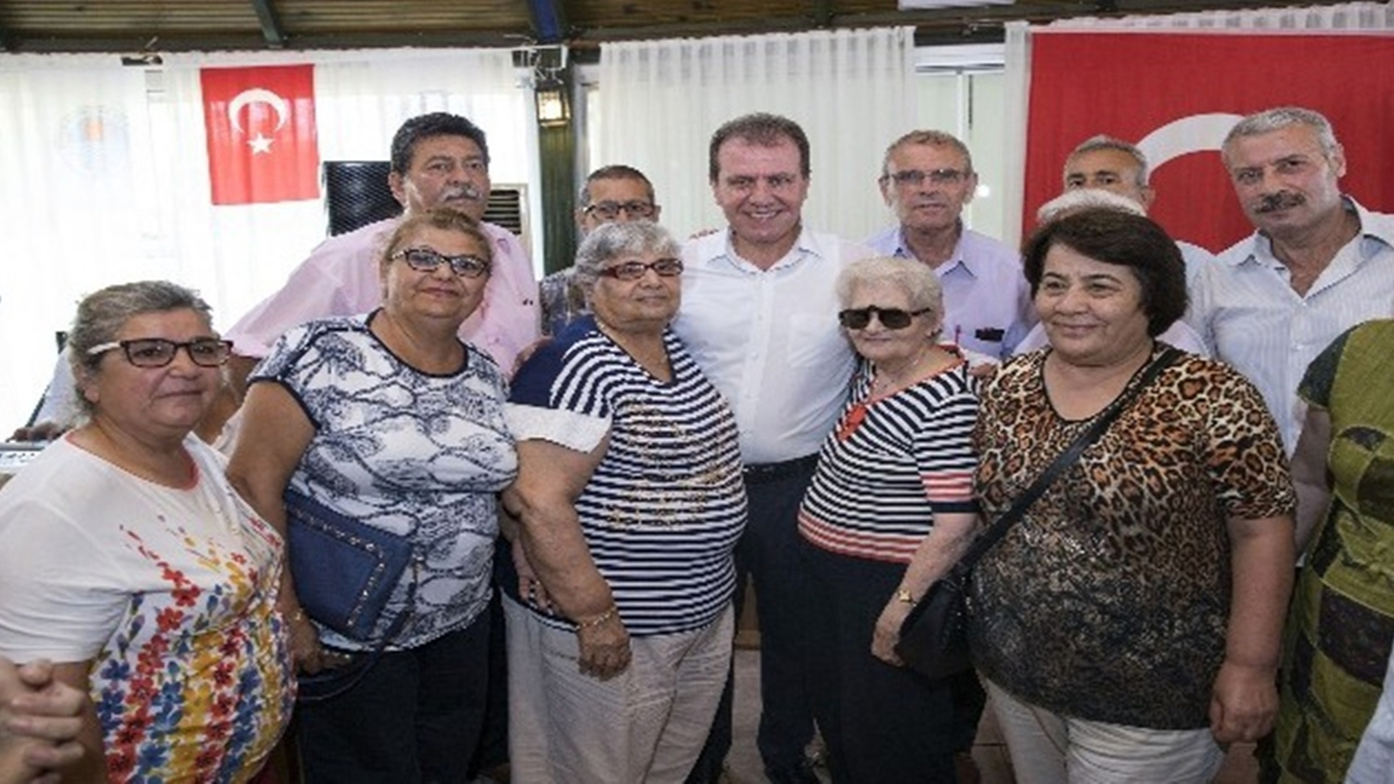 Mersin'de Başkan Vahap Seçer, emeklilerle bir araya geldi