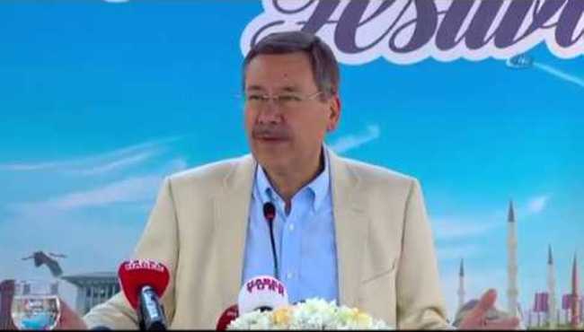 Melih Gökçek’in papağanla imtihanı