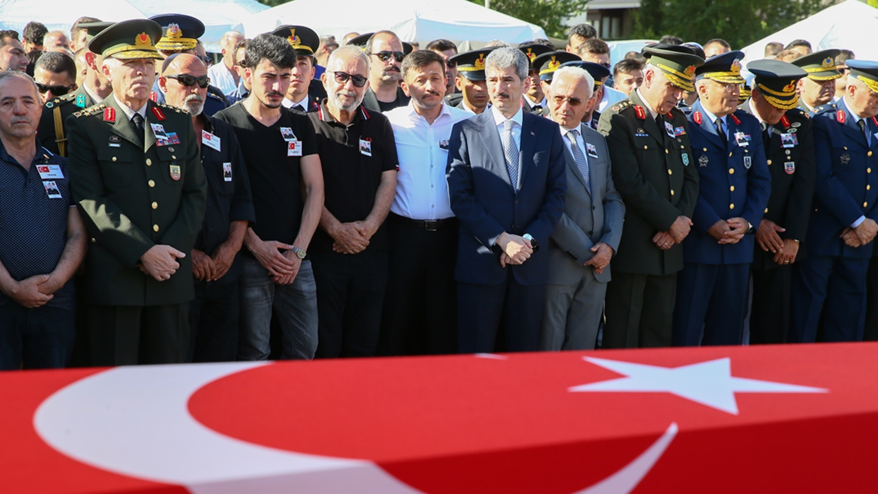 Şehit teğmen son yolculuğuna uğurlandı...