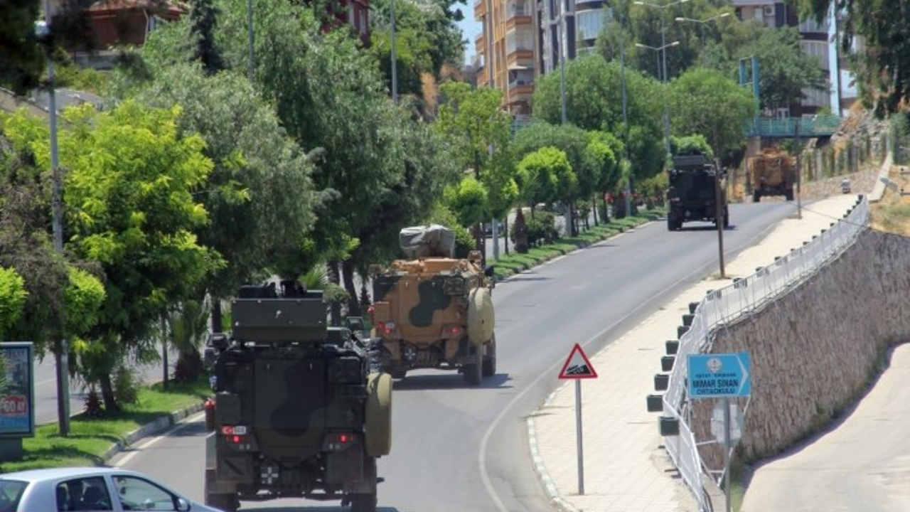 Suriye sınırına askeri sevkıyat yoğunlaştı!