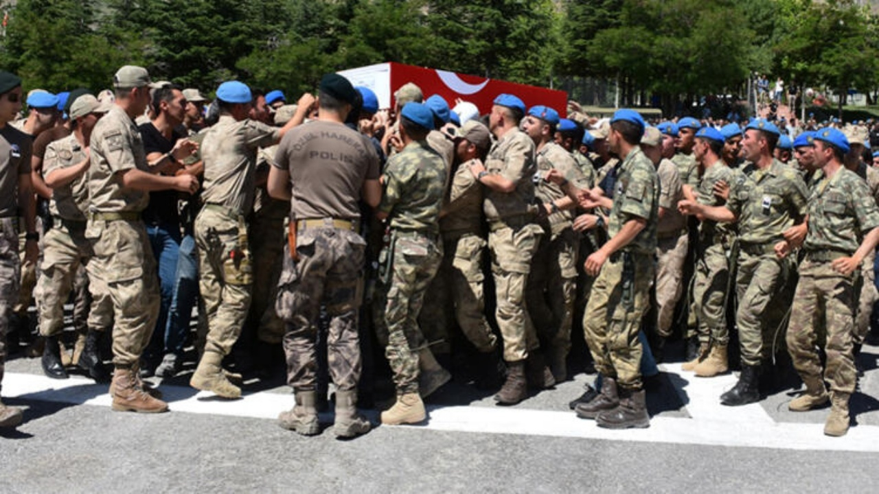 Hakkari'de şehit asker için tören düzenlendi!